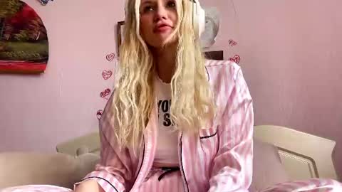 Snapshot of annrosy chatting on June 19, 2026, 7:34 am Hello my name is Kate online show from June 19, 2026, 7:34 am