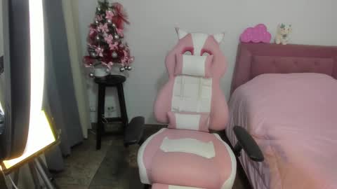 Snapshot of annubis_lia chatting on December 10, 2024, 7:05 am SOFIA INDEPENDENT MODEL online show from December 10, 2024, 7:05 am