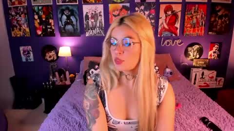 Snapshot of anny_cross chatting on April 30, 2026, 2:07 am Paty online show from April 30, 2026, 2:07 am