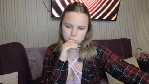 anny_love_you online show from October 7, 2025, 9:45 pm