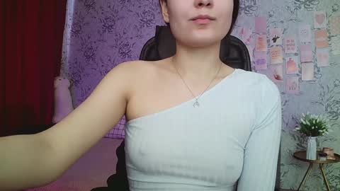 Snapshot of anny_shine chatting on December 18, 2024, 8:09 am Annie online show from December 18, 2024, 8:09 am