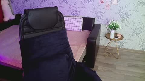 Snapshot of anny_shine chatting on December 20, 2024, 7:01 am Annie online show from December 20, 2024, 7:01 am