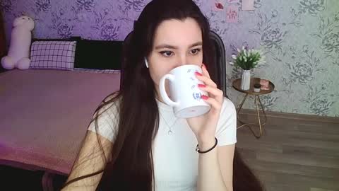 Snapshot of anny_shine chatting on January 10, 2025, 4:54 am Annie online show from January 10, 2025, 4:54 am
