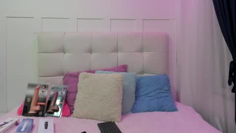 anny_stan online show from January 11, 2025, 6:44 pm