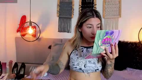 anny_stan online show from February 20, 2025, 7:52 pm