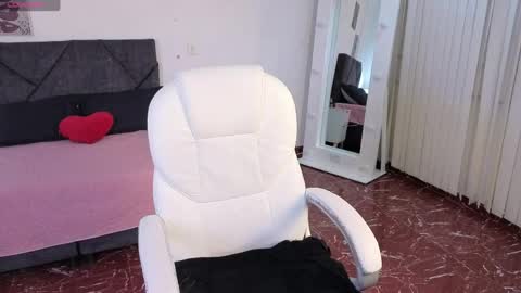 Anny online show from May 8, 2026, 11:37 am