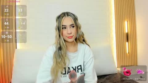 Anny  online show from June 1, 2026, 1:02 pm