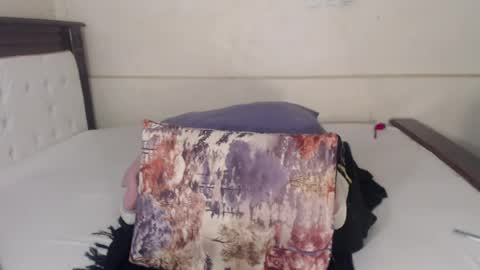 Snapshot of annybecca chatting on July 28, 2026, 5:23 pm Anny online show from July 28, 2026, 5:23 pm