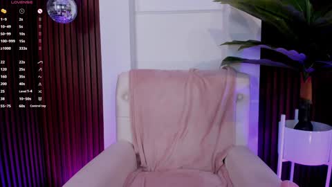 Snapshot of annybuny chatting on December 23, 2024, 6:05 pm Ana online show from December 23, 2024, 6:05 pm