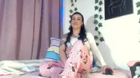 Snapshot of annyevans_ chatting on September 24, 2025, 11:57 am    online show from September 24, 2025, 11:57 am