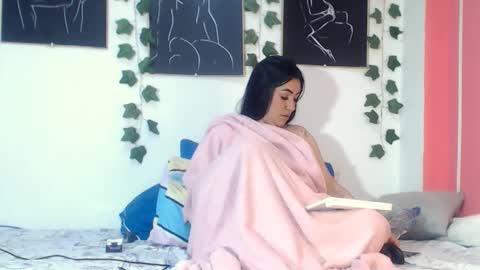 Snapshot of annyevans_ chatting on October 28, 2025, 1:58 pm    online show from October 28, 2025, 1:58 pm