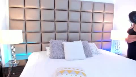 Snapshot of annyhizzle chatting on February 24, 2025, 10:25 pm online show from February 24, 2025, 10:25 pm