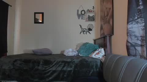 Annyluna online show from April 8, 2026, 6:19 pm