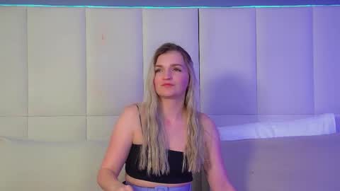 annyraii online show from November 24, 2025, 6:35 am