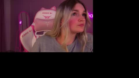 annyraii online show from November 28, 2025, 7:38 pm