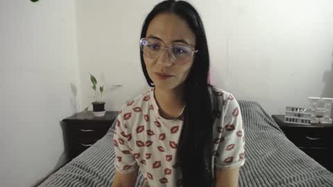 Snapshot of annyroberts_89 chatting on December 13, 2024, 12:09 am Anny online show from December 13, 2024, 12:09 am