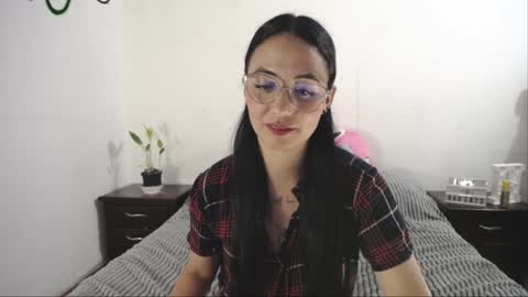Snapshot of annyroberts_89 chatting on January 7, 2025, 11:24 pm Anny online show from January 7, 2025, 11:24 pm