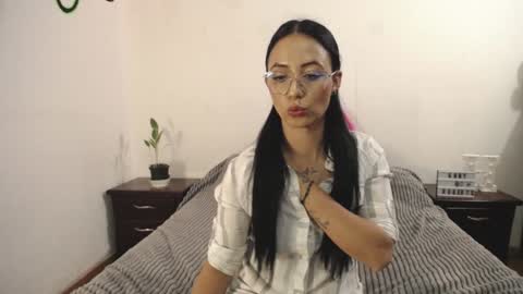 Snapshot of annyroberts_89 chatting on January 25, 2025, 11:32 pm Anny online show from January 25, 2025, 11:32 pm