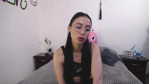 Snapshot of annyroberts_89 chatting on February 9, 2025, 7:19 pm Anny online show from February 9, 2025, 7:19 pm