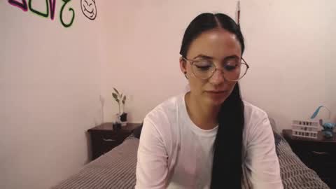 Snapshot of annyroberts_89 chatting on February 9, 2025, 10:32 pm Anny online show from February 9, 2025, 10:32 pm