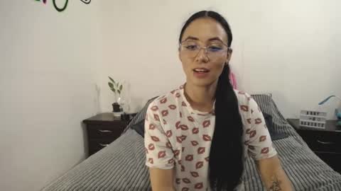 Snapshot of annyroberts_89 chatting on February 19, 2025, 11:36 pm Anny online show from February 19, 2025, 11:36 pm