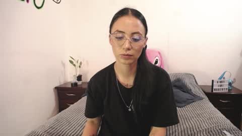 Snapshot of annyroberts_89 chatting on March 7, 2025, 12:04 am Anny online show from March 7, 2025, 12:04 am