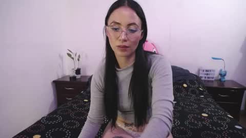 Snapshot of annyroberts_89 chatting on March 12, 2025, 11:22 pm Anny online show from March 12, 2025, 11:22 pm