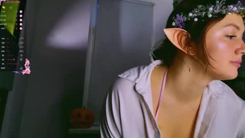 Snapshot of annysue_ chatting on October 31, 2025, 5:41 am AnnySue online show from October 31, 2025, 5:41 am