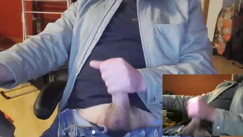 Snapshot of anontraveller chatting on November 15, 2025, 6:59 pm anontraveller online show from November 15, 2025, 6:59 pm