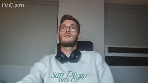 Snapshot of anonymousstoner58 chatting on April 1, 2026, 2:01 am anonymousstoner58 online show from April 1, 2026, 2:01 am