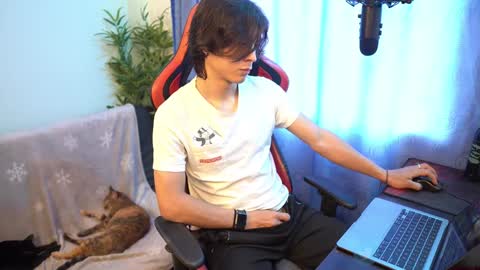 Anthony Buitrago Independent model online show from January 10, 2025, 3:27 pm