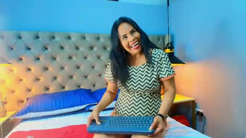 Anthonelaa   online show from April 25, 2026, 8:17 pm