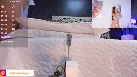 anthonelaDuque online show from December 9, 2024, 12:08 pm