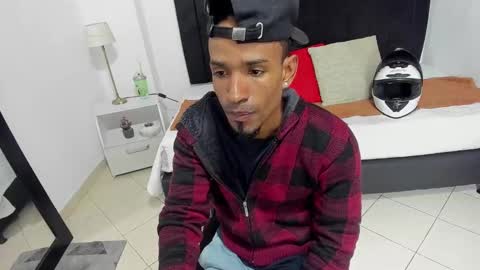 Snapshot of anthoy_wayans chatting on December 13, 2024, 1:04 am       online show from December 13, 2024, 1:04 am