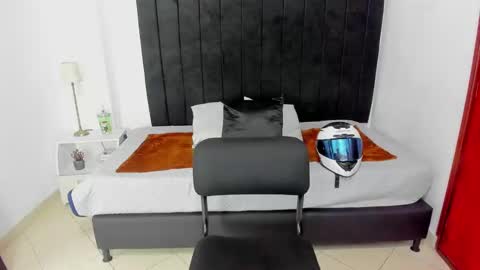 Snapshot of anthoy_wayans chatting on January 14, 2025, 12:11 am       online show from January 14, 2025, 12:11 am