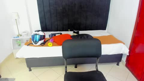 Snapshot of anthoy_wayans chatting on January 30, 2025, 12:50 am       online show from January 30, 2025, 12:50 am