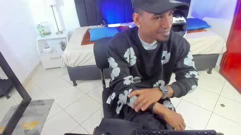 Snapshot of anthoy_wayans chatting on February 13, 2025, 12:24 am       online show from February 13, 2025, 12:24 am