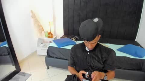 Snapshot of anthoy_wayans chatting on February 18, 2025, 12:37 am       online show from February 18, 2025, 12:37 am