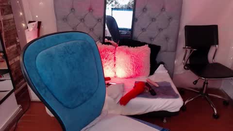 antolyh_c online show from March 14, 2026, 12:10 pm