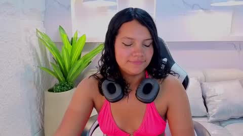 Snapshot of antonela_tp chatting on September 25, 2025, 5:27 pm Antonela online show from September 25, 2025, 5:27 pm