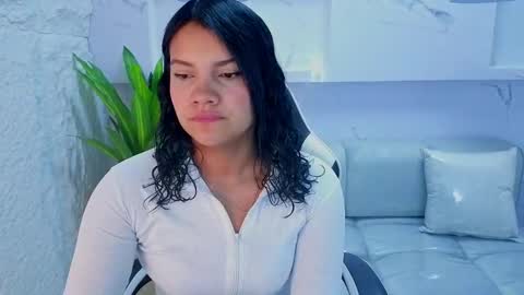 Snapshot of antonela_tp chatting on September 29, 2025, 12:43 pm Antonela online show from September 29, 2025, 12:43 pm