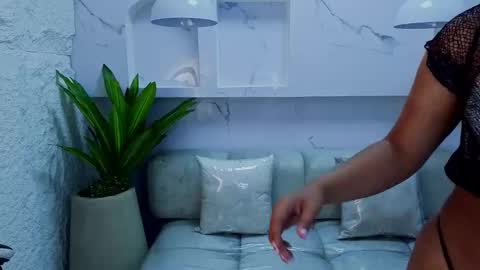 Snapshot of antonela_tp chatting on September 30, 2025, 1:05 pm Antonela online show from September 30, 2025, 1:05 pm