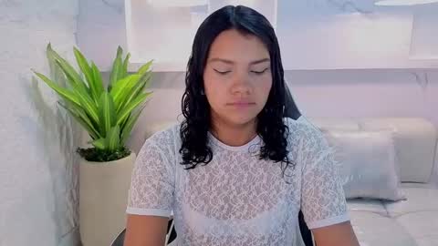 Snapshot of antonela_tp chatting on October 1, 2025, 12:55 pm Antonela online show from October 1, 2025, 12:55 pm