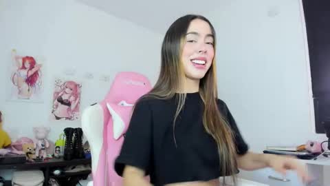 Snapshot of antonella_28_ chatting on October 27, 2025, 8:57 pm Antonella online show from October 27, 2025, 8:57 pm