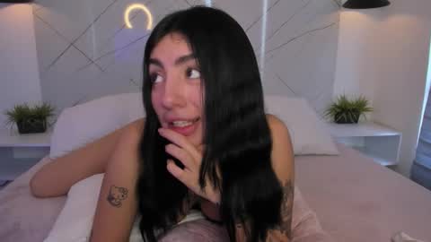 Antonella online show from November 25, 2025, 9:26 pm