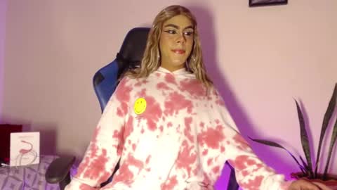 Snapshot of antonella_copper chatting on November 7, 2025, 3:39 am Antonella online show from November 7, 2025, 3:39 am