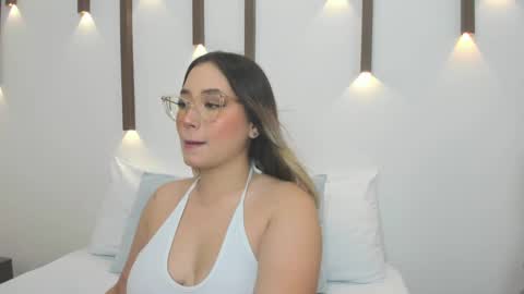 A N T O N E L L A  online show from February 6, 2025, 12:05 pm