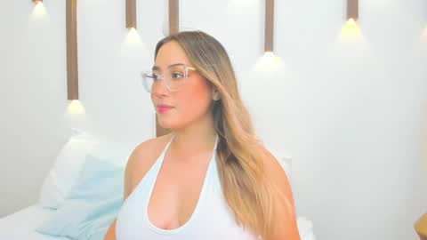 A N T O N E L L A  online show from February 20, 2025, 3:19 pm