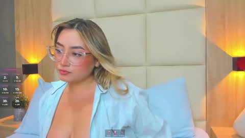 Snapshot of antonella_cutie_ chatting on September 27, 2025, 12:43 pm A N T O N E L L A  online show from September 27, 2025, 12:43 pm