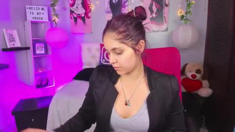 Snapshot of antonella_emma chatting on December 15, 2025, 12:53 pm online show from December 15, 2025, 12:53 pm